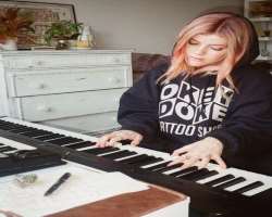 The actress can also play some musical instruments like guitar, keyboard, piano, etc.